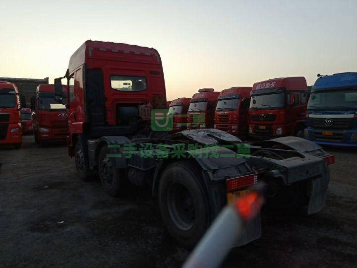 出售16年的紅巖杰卡390馬力的牽引車，全車鋁合金鋼圈，輪胎八成新