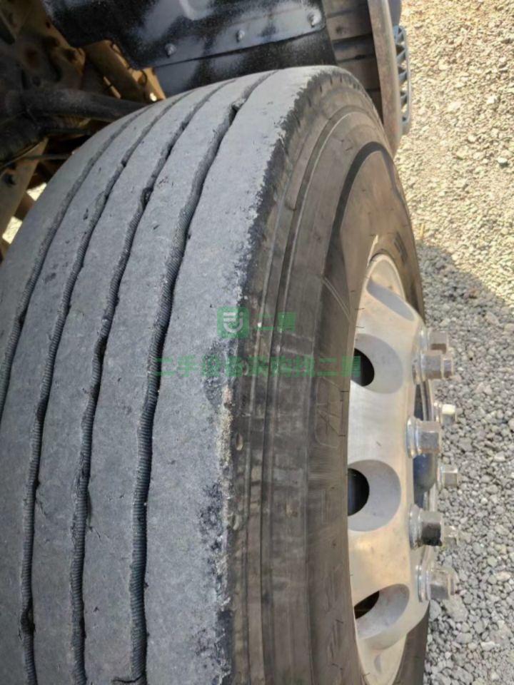 出售17年的捍衛375馬力牽引車，前輪鋁合金圈
