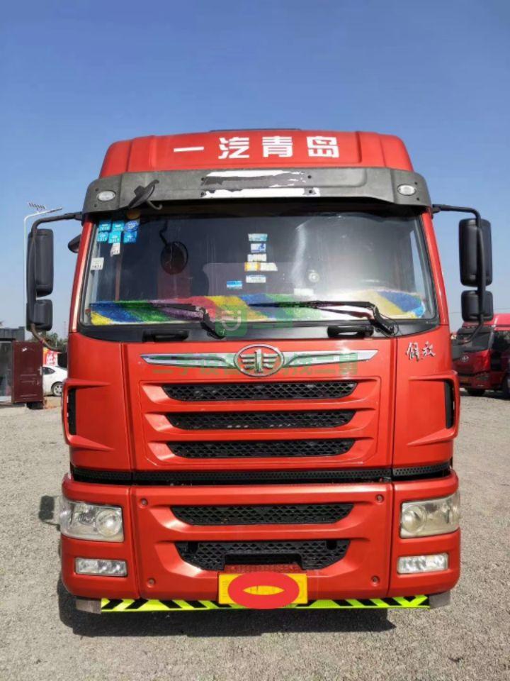出售17年的捍衛375馬力牽引車，前輪鋁合金圈