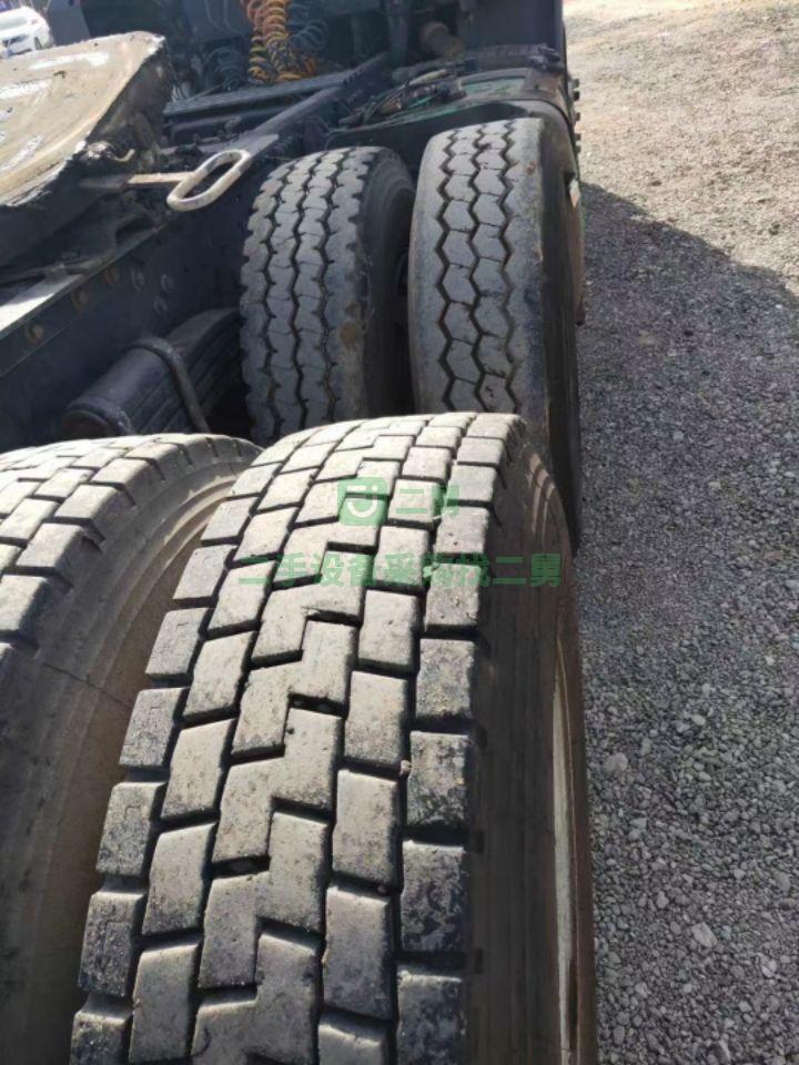 出售17年的捍衛375馬力牽引車，前輪鋁合金圈