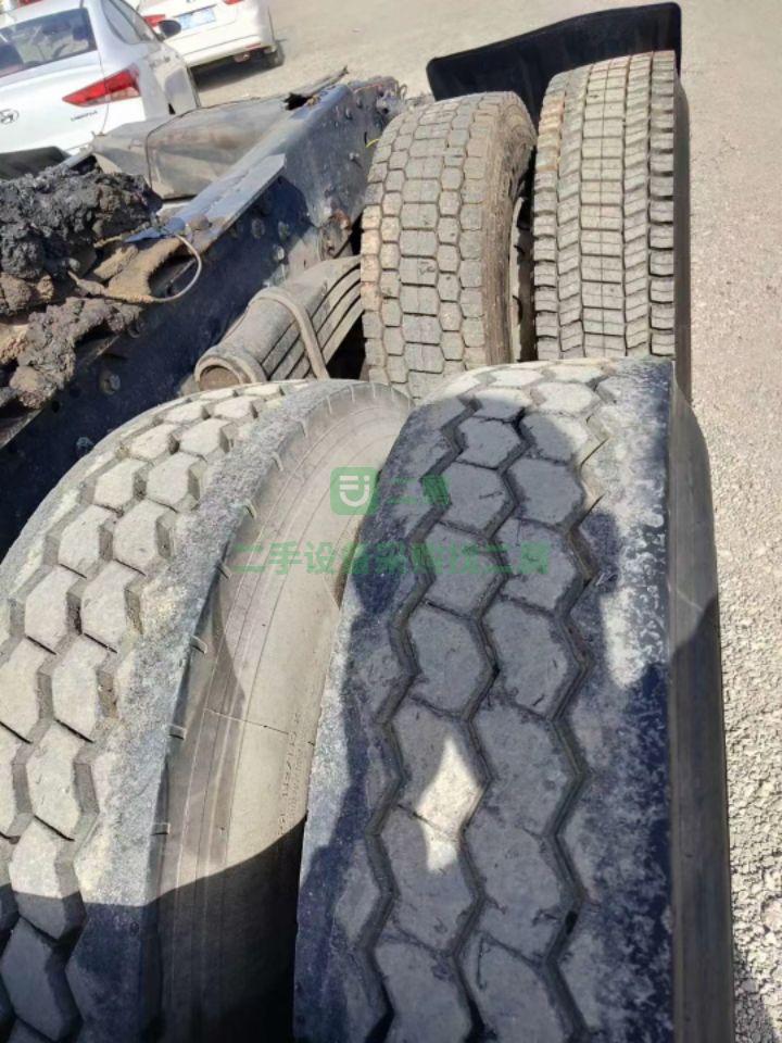 出售17年的捍衛375馬力牽引車，前輪鋁合金圈
