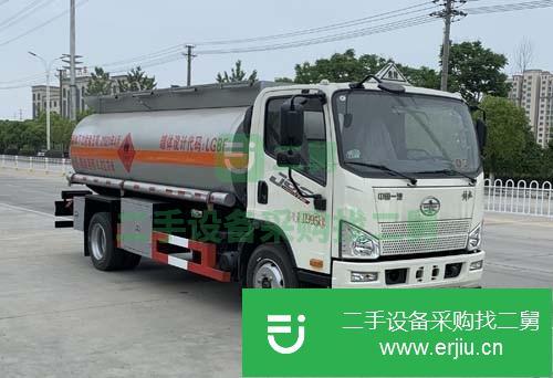 重慶出售二手解放8噸前四后八30.4方340馬力油罐車