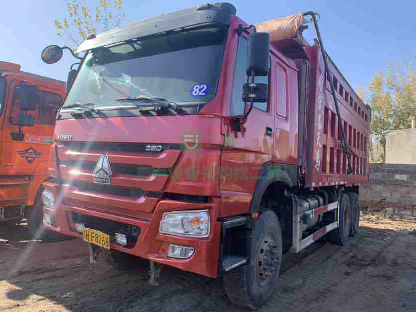 出售19年11月全手續(xù)國五排放6米豪沃后八輪自卸車