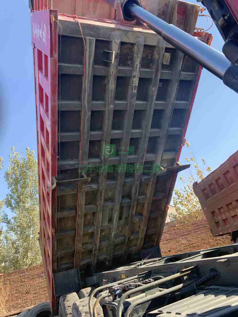 出售19年11月全手續(xù)國五排放6米豪沃后八輪自卸車