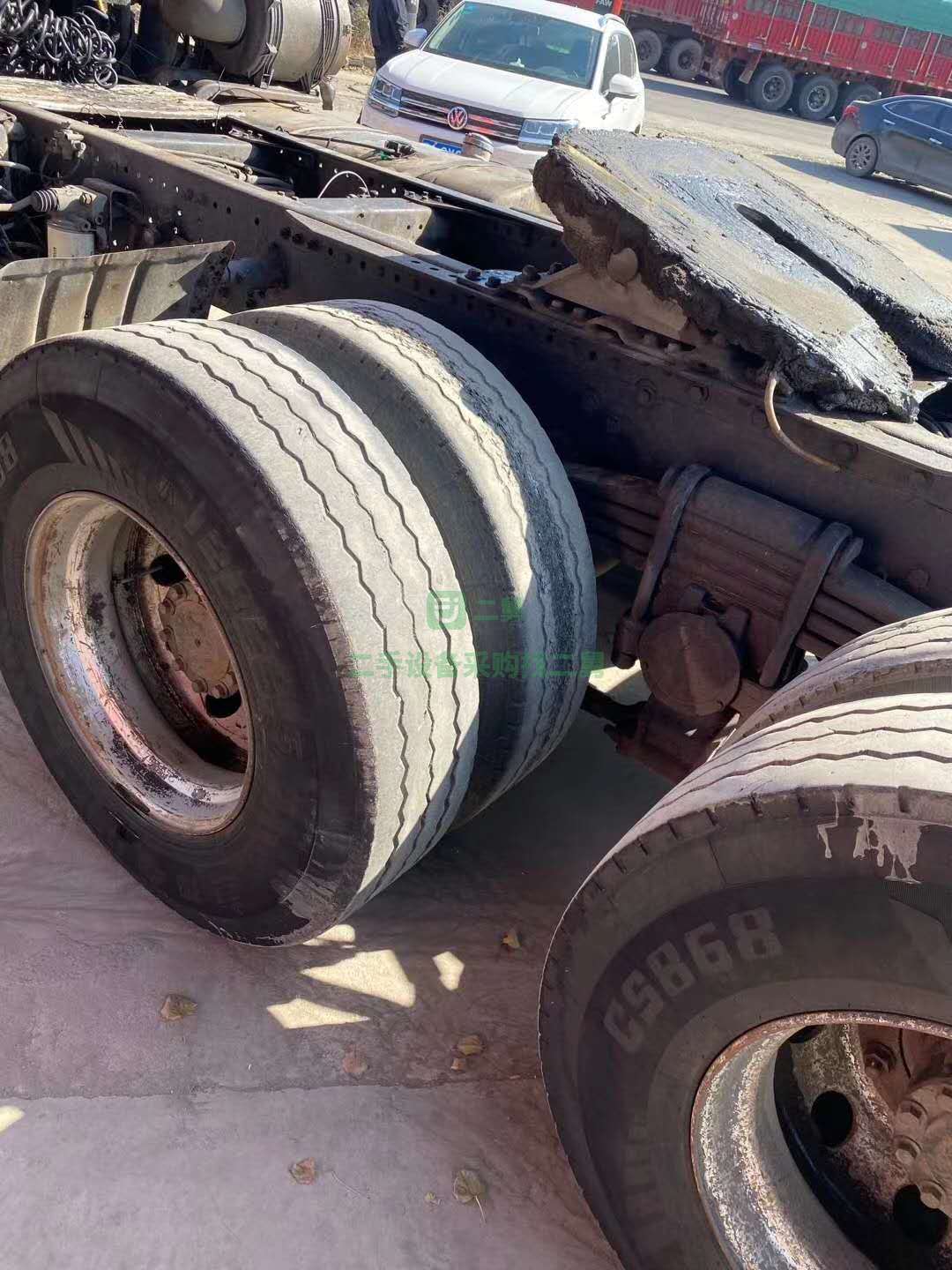 急售一臺剛到家13年8月國三牽引車，雙曲全保險精品車況