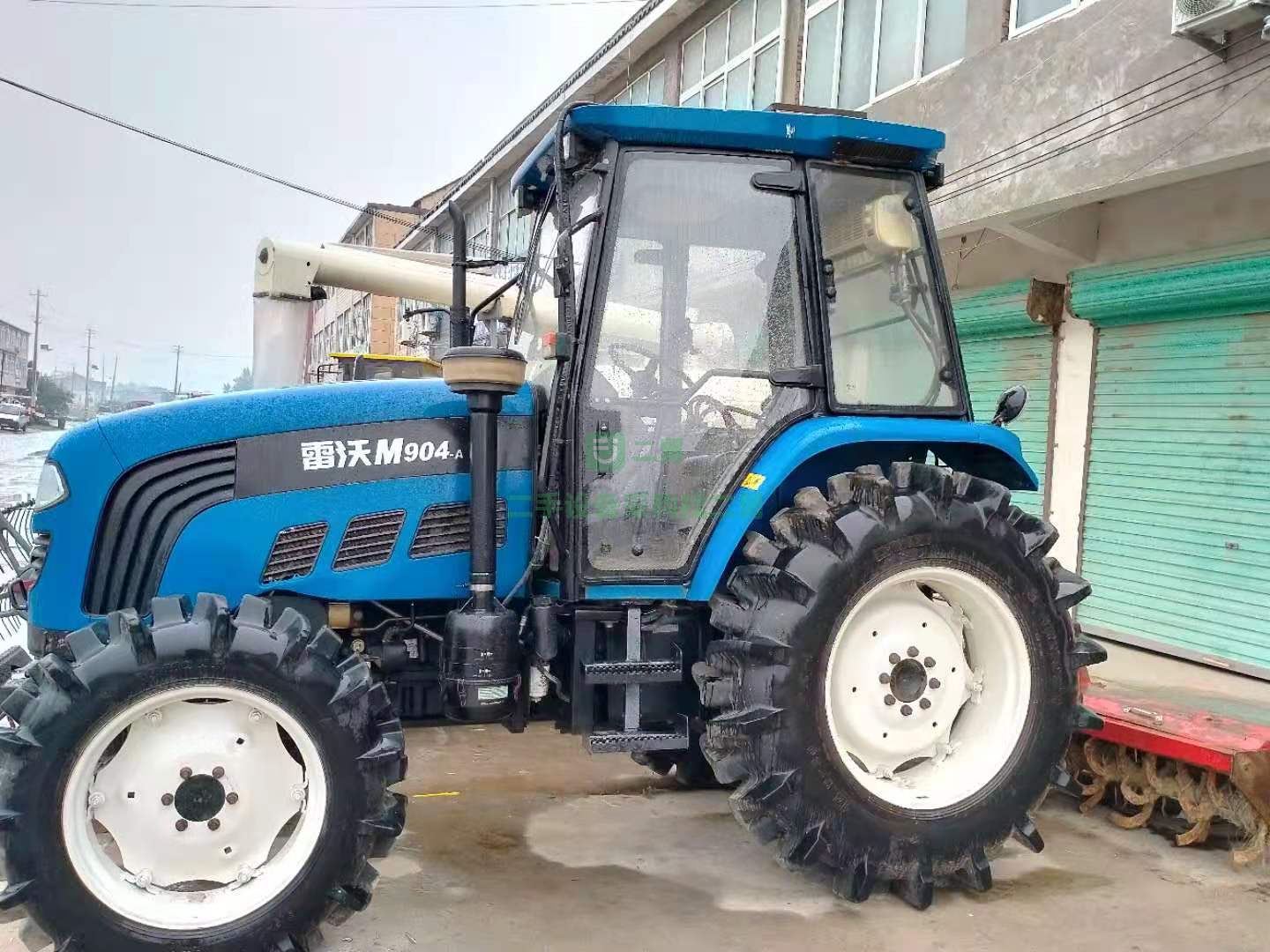 出售16年雷沃9O4拖拉機，工作4百多小時，有空調帶旋耕機