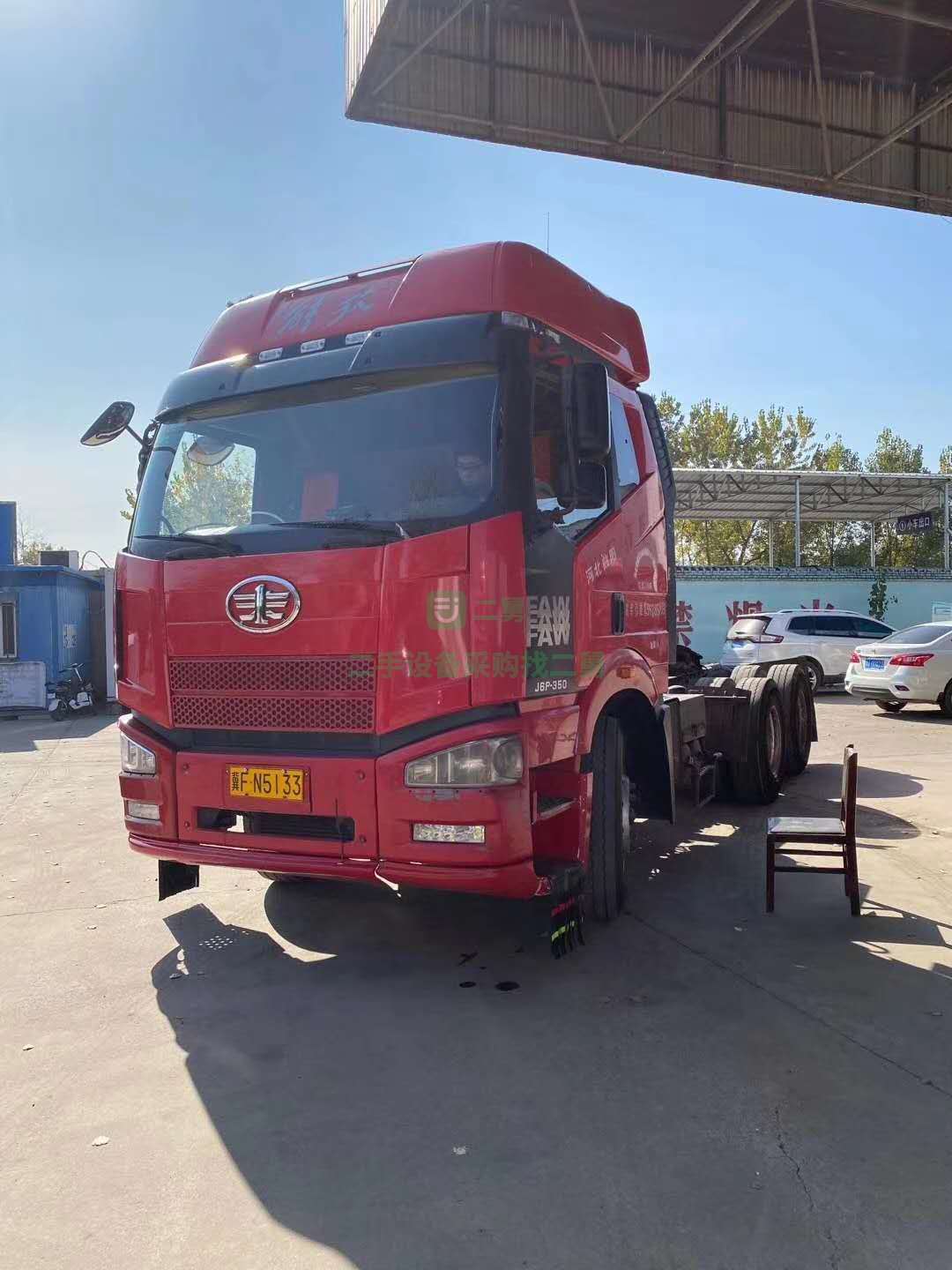 急售一臺剛到家13年8月國三牽引車，雙曲全保險精品車況