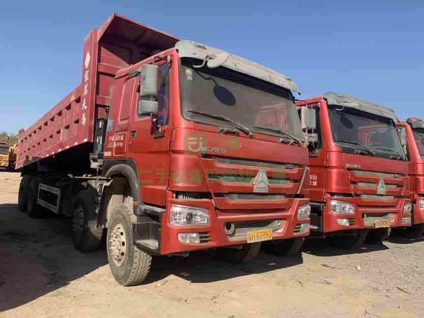 出售17年國四排放7.6米豪沃前四后八自卸車