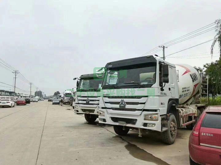 出售17年國五豪沃攪拌車，三一上裝，大12方罐，車況精品
