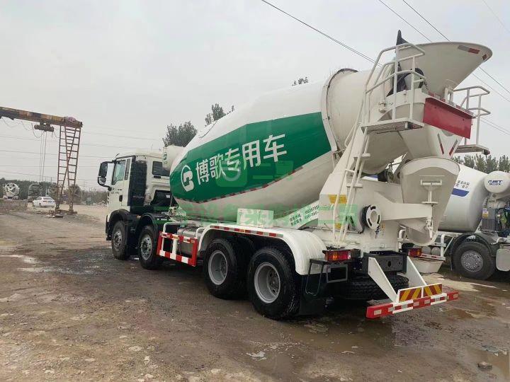 出售國五輕量化12方攪拌車，車況精品，包提檔過戶，支持分期