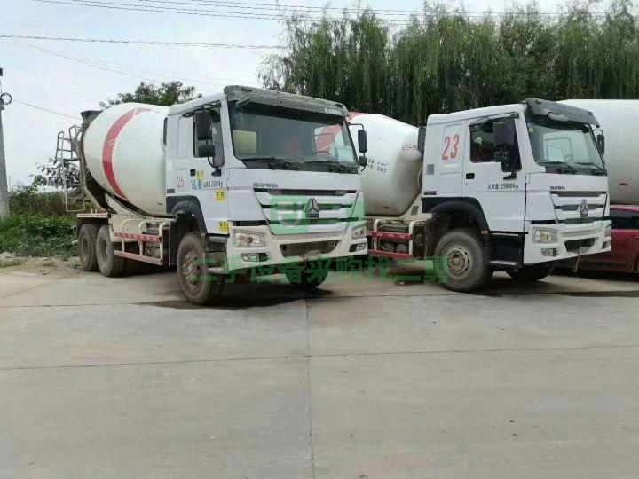 出售17年國五豪沃攪拌車，三一上裝，大12方罐，車況精品