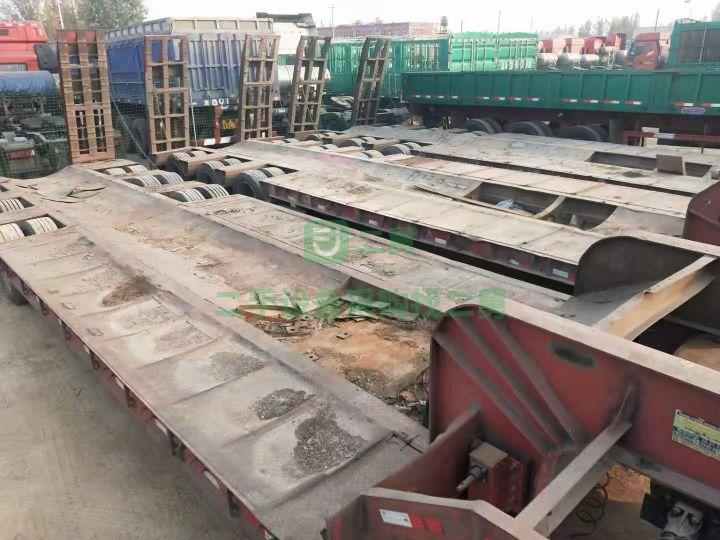 出售二手的九成新的13米爬梯掛車，正規手續可提戶可掛靠