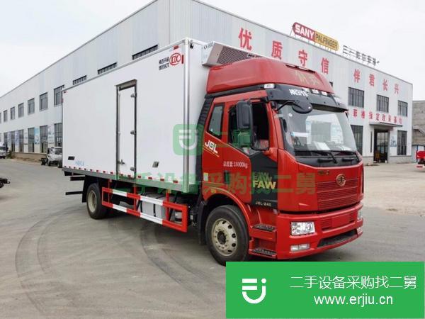 福建出售二手解放J66.8米240馬力冷藏車