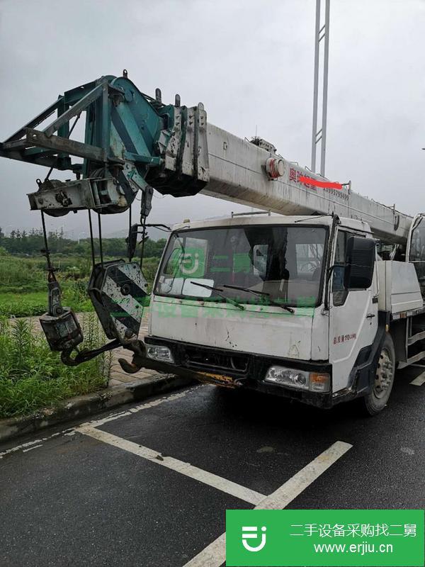 湖北出售二手09年10月北方交通12噸汽車吊
