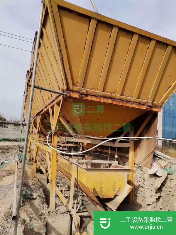山東出售建凱75攪拌站一套,三個(gè)100噸水泥倉(cāng)。