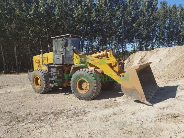 河北出售二手19年的龍工50裝載機(jī)