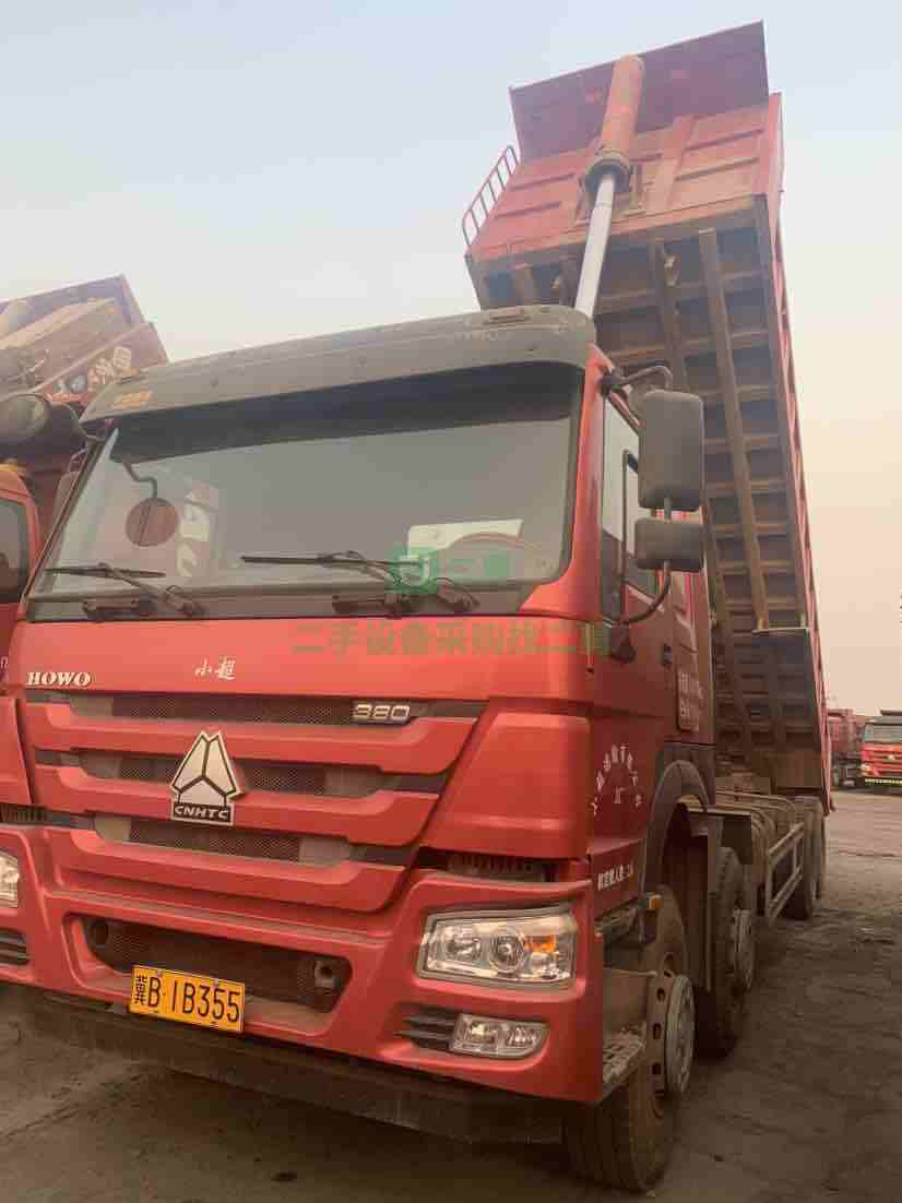 出售17年國五8.2米豪沃前四后八自卸車