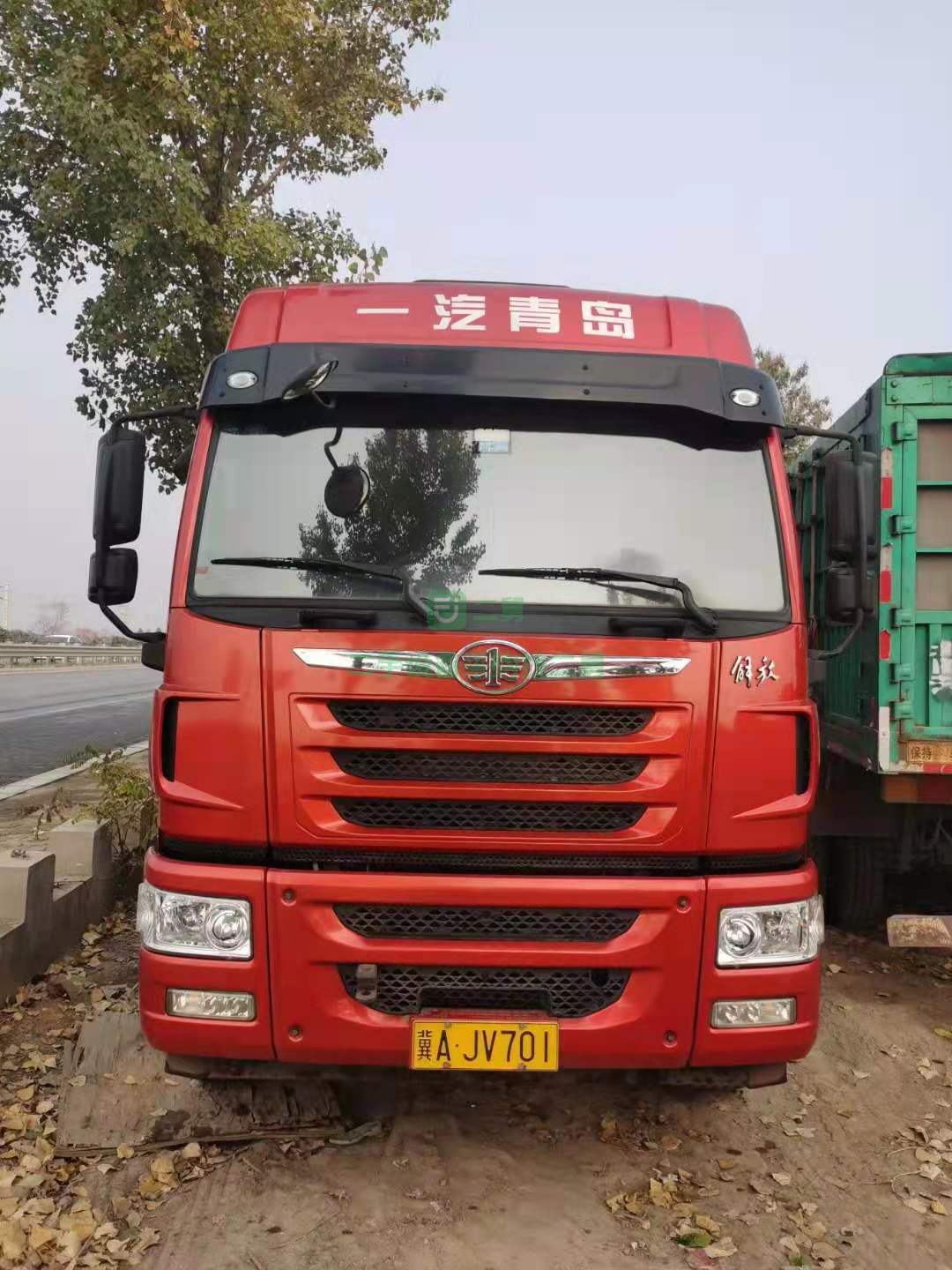 急售一臺一年4個月捍衛400牽引車，全車輪胎9.9