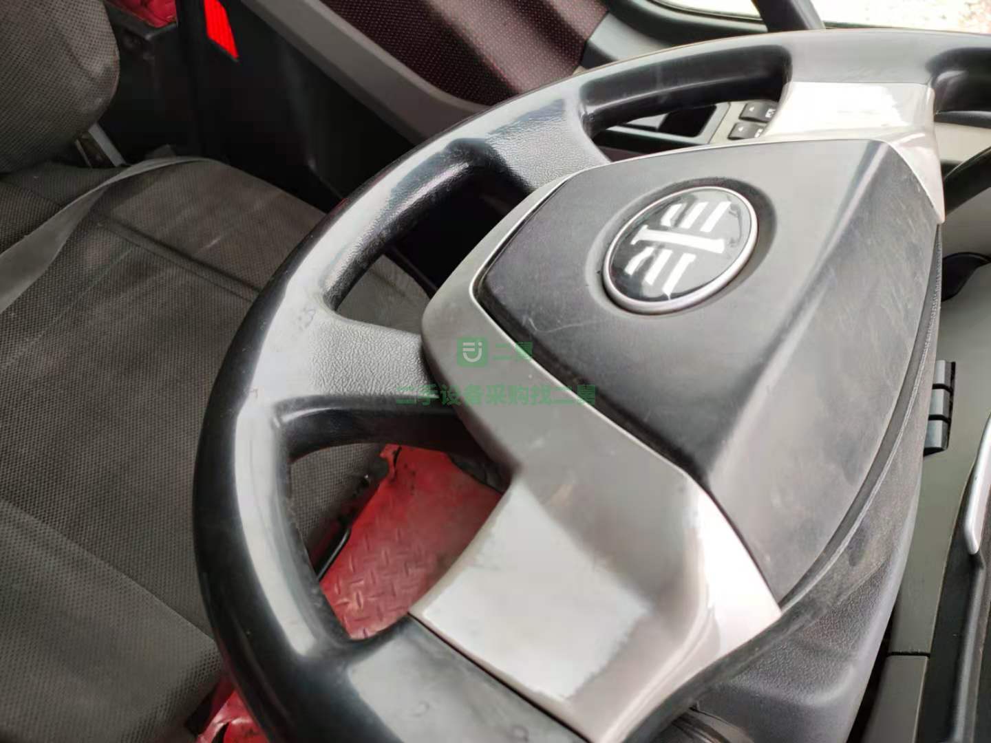 出售16年一汽解放J6P單驅(qū)雙導(dǎo)向牽引車國(guó)四排放350馬力 原車原版