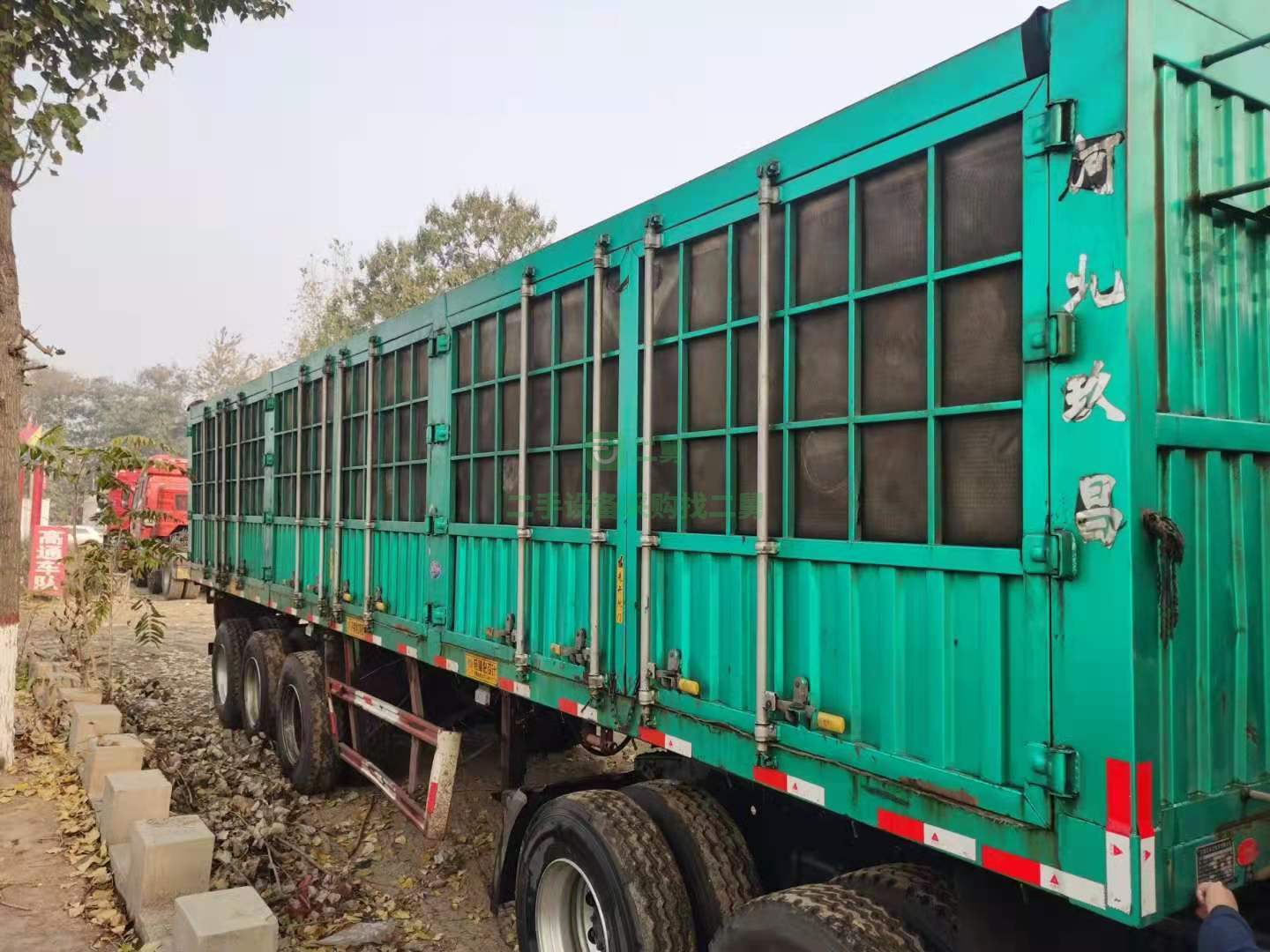 急售一臺一年4個月捍衛400牽引車，全車輪胎9.9