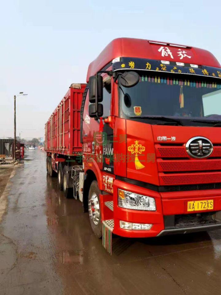 出售一年三個月新款J6/420馬力雙驅帶十一米掛牽引車輪胎九成新