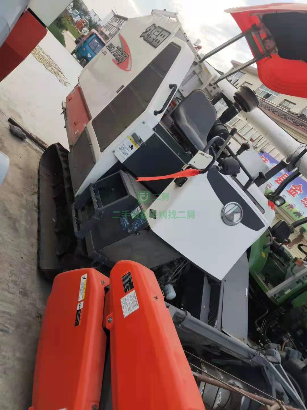 出售一臺18年洋馬的收割機，價格不高，精品機子