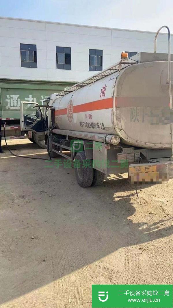 陜西出售二手8噸東風多利卡油罐車玉柴150馬力的發動機