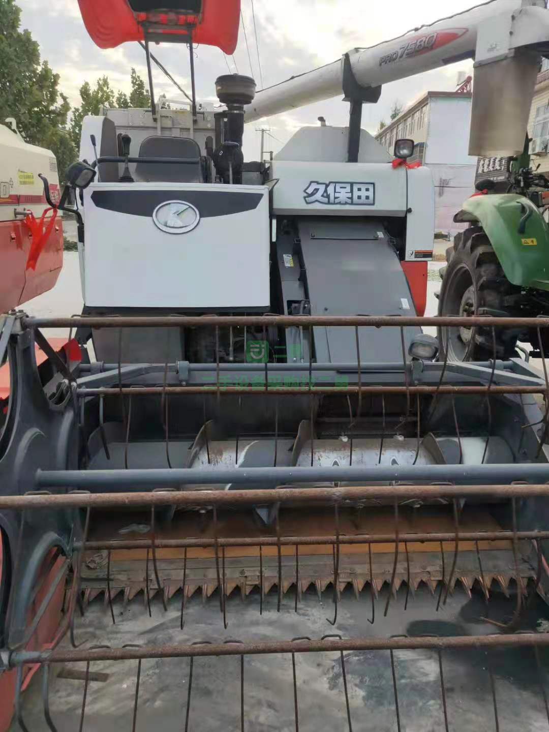 出售一臺18年洋馬的收割機，價格不高，精品機子