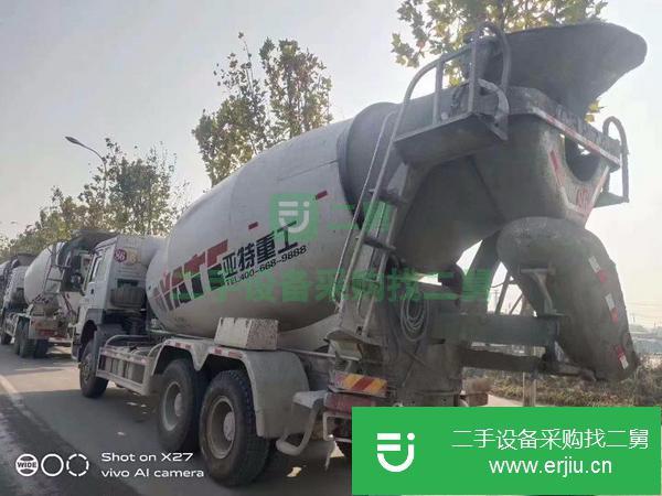 云南出售二手豪沃18年國五十四方攪拌罐車
