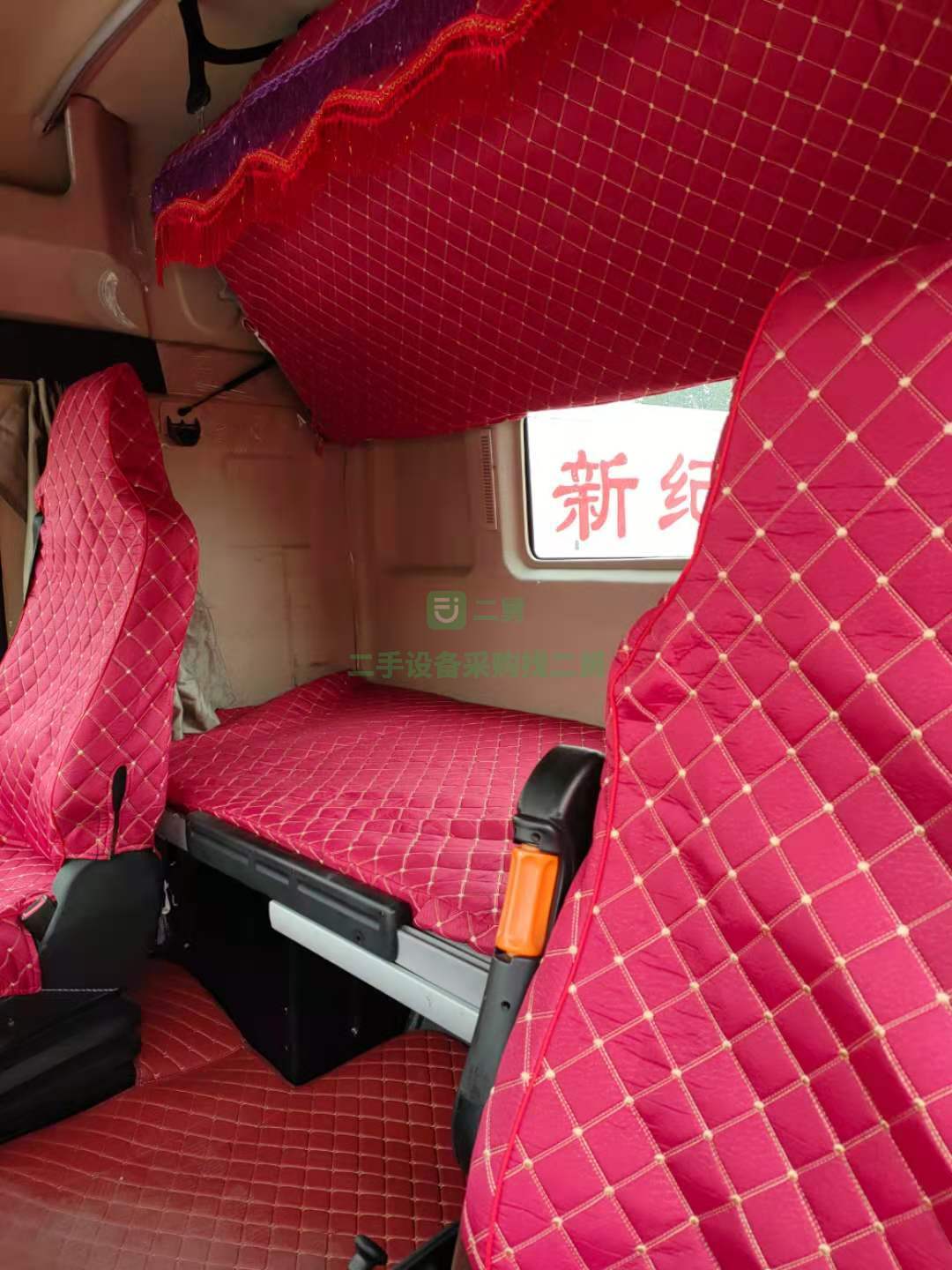 出售18年重汽汕德卡雙驅輕體國五排放540馬力牽引車手續齊全 可分期