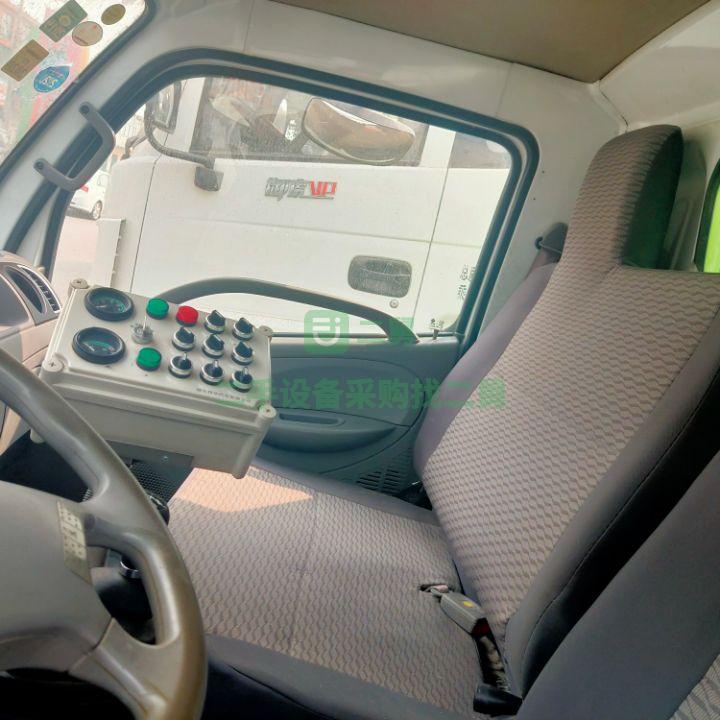 出售18年的東風多利卡5方掃路吸塵車