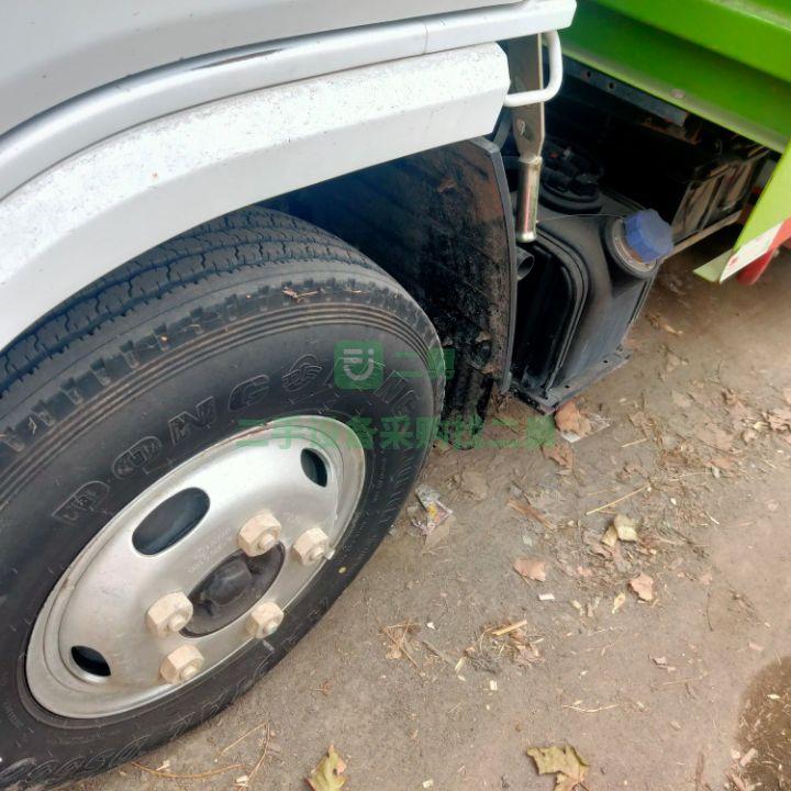 出售18年的東風多利卡5方掃路吸塵車