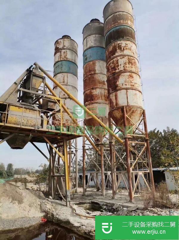 山東出售二手建凱75攪拌站一套,帶三個(gè)100噸水泥倉(cāng)。