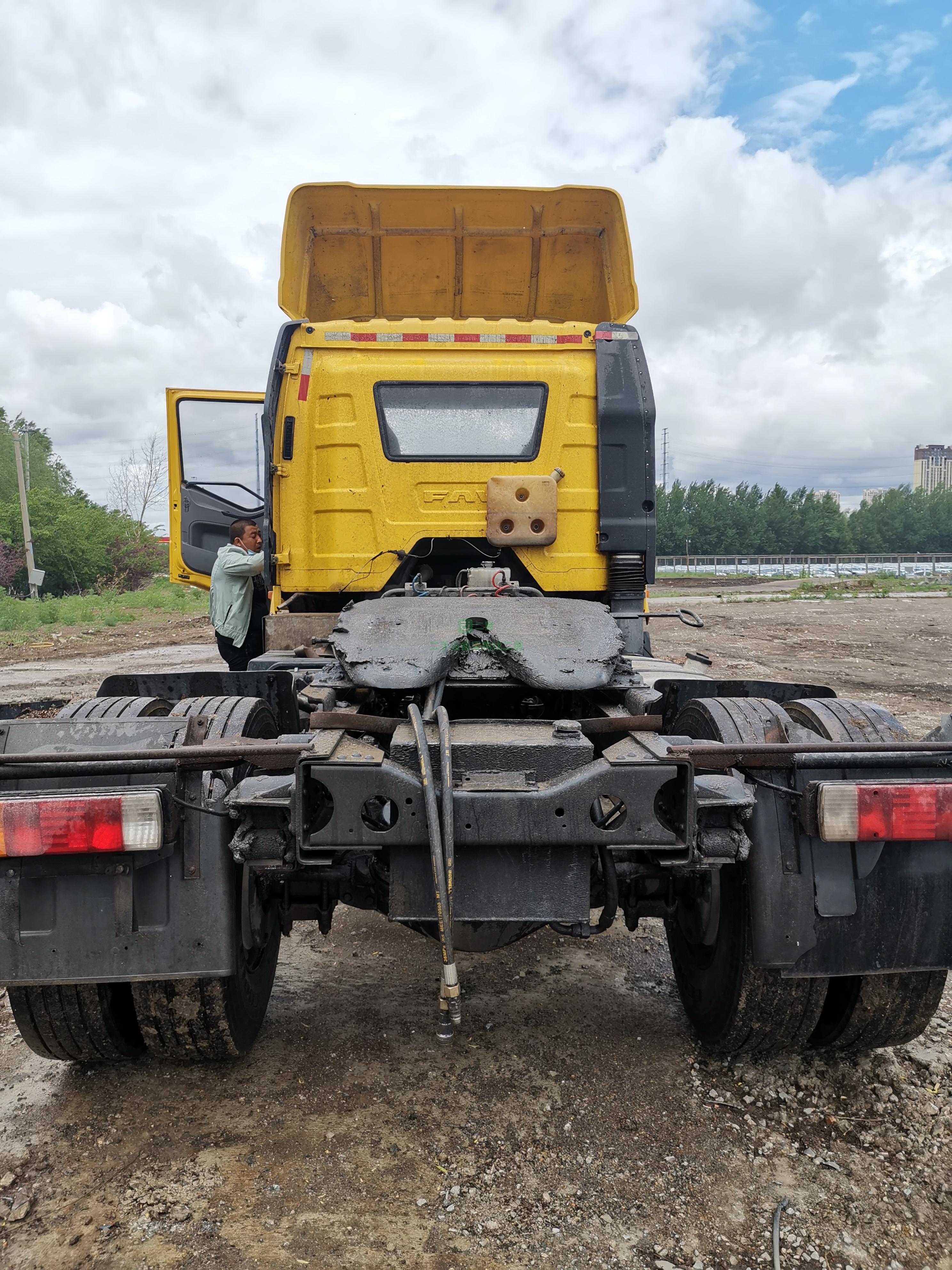 急售16年單驅解放J6/260馬力牽引車，國四排放量