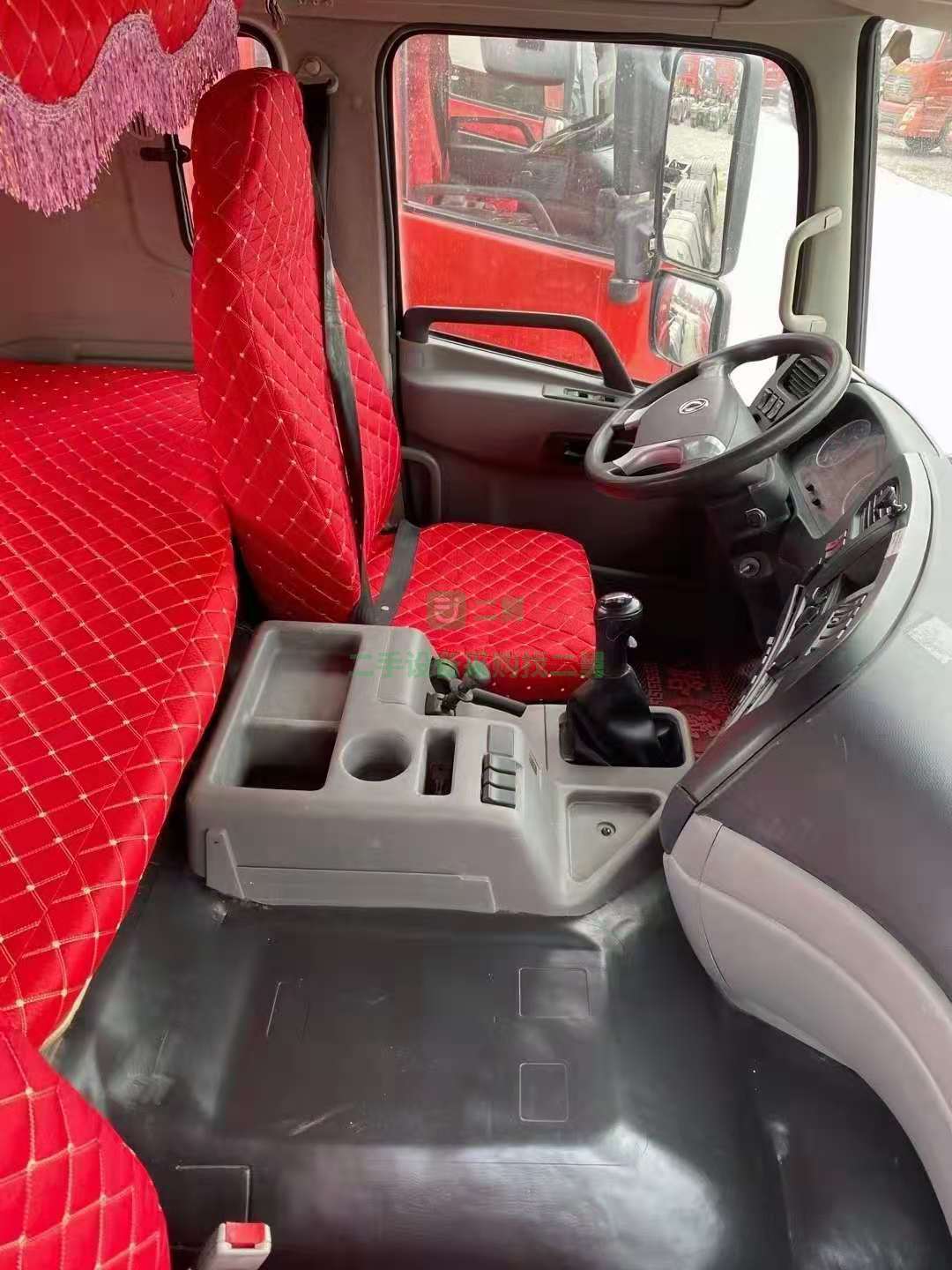 出售19年3月上牌的東風天龍牽引車，420馬力雷諾發動機