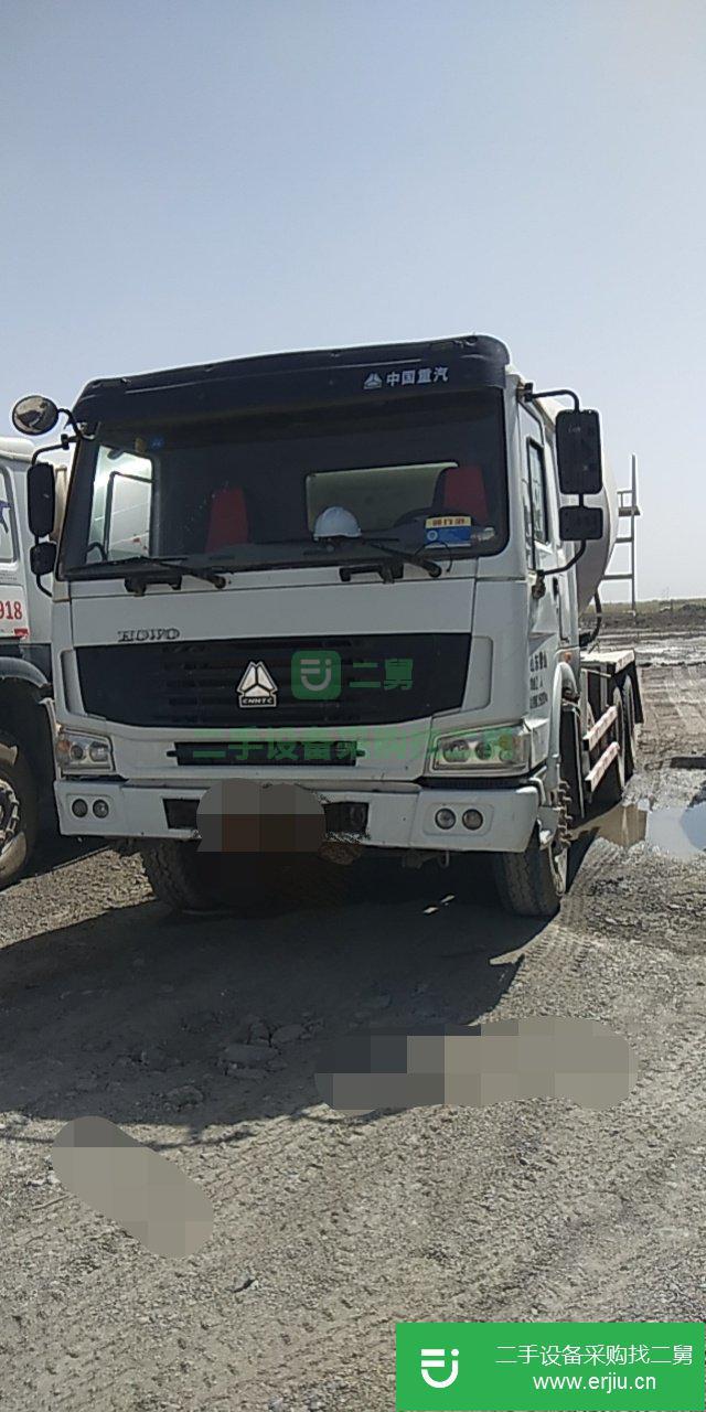 新疆出售二手重汽豪沃300馬力攪拌車