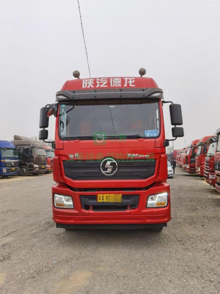 出售18年的德龍m3000/400馬力牽引車