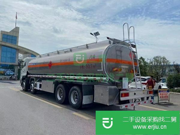 湖北出售二手東風天龍前四后八鋁合金油罐車