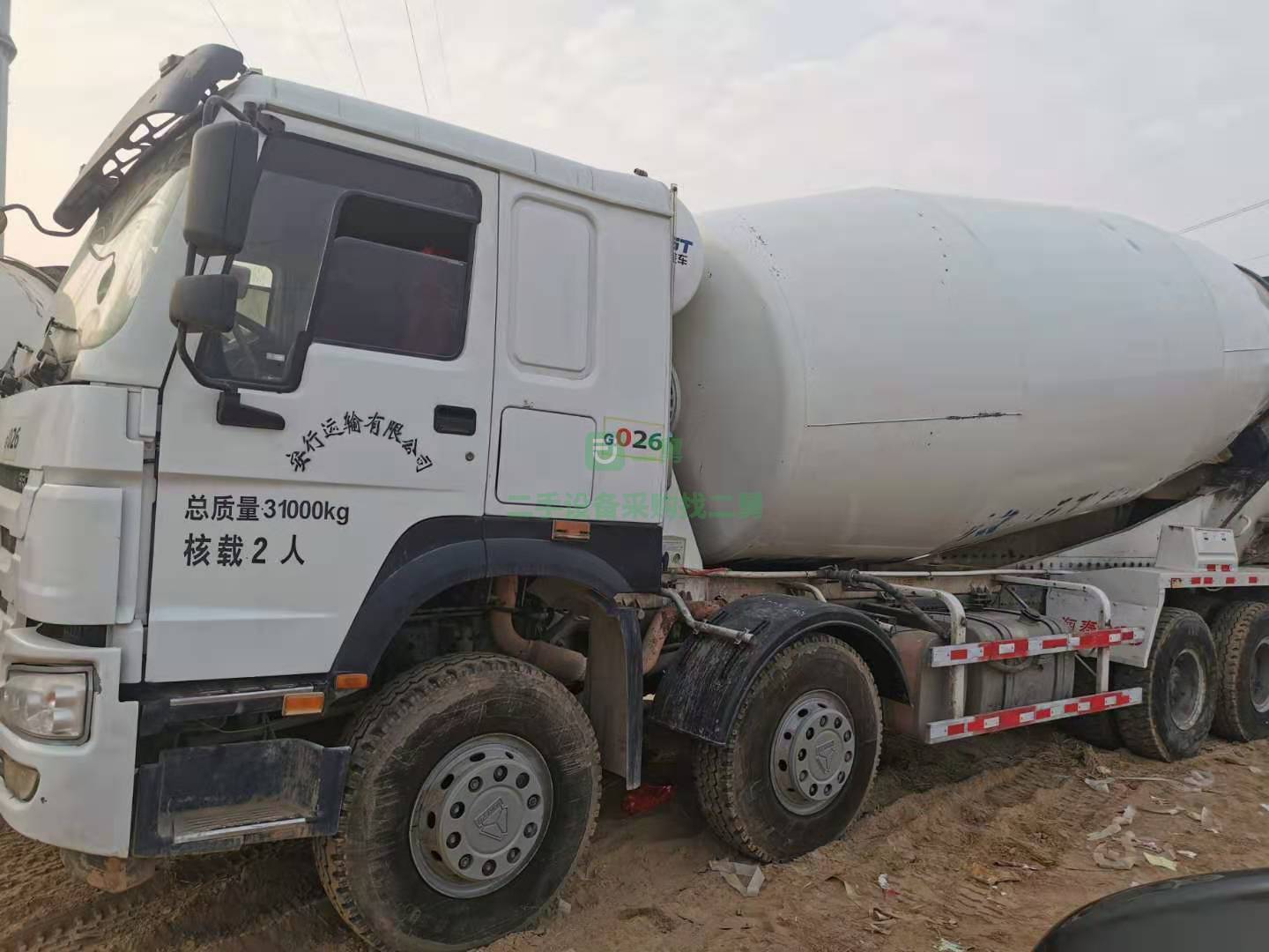 出售一臺18年豪沃國五排放攪拌車，中集瑞江22方罐
