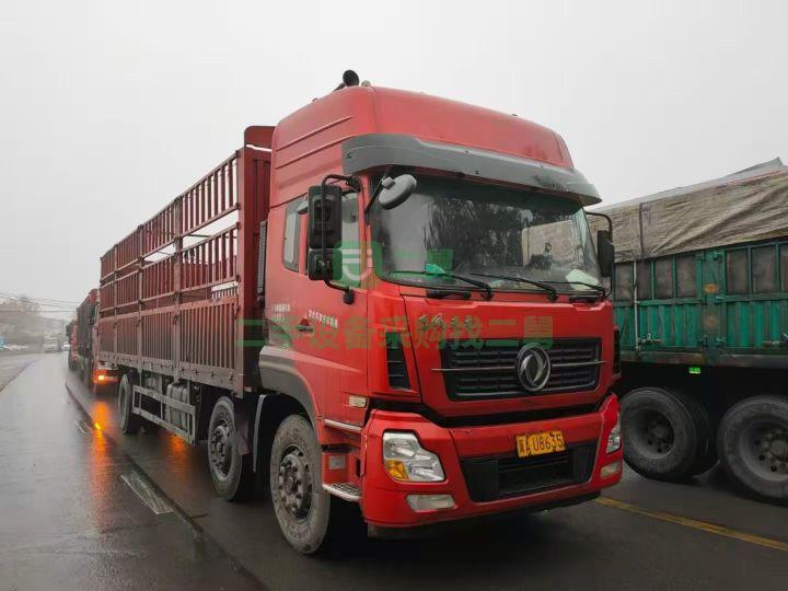 出售15年6月天龍220馬力9.6米前四后四貨車，原車原版輪胎九成新