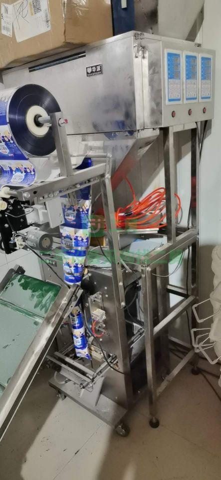 內蒙出售二手九成新的華派食品立式包裝機