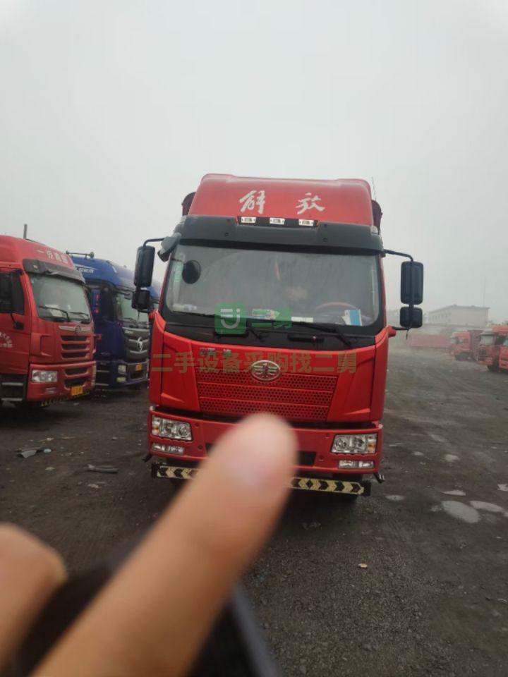 出售剛到家，17年7月解放勾六6.8米單車，四缸8速18貨車