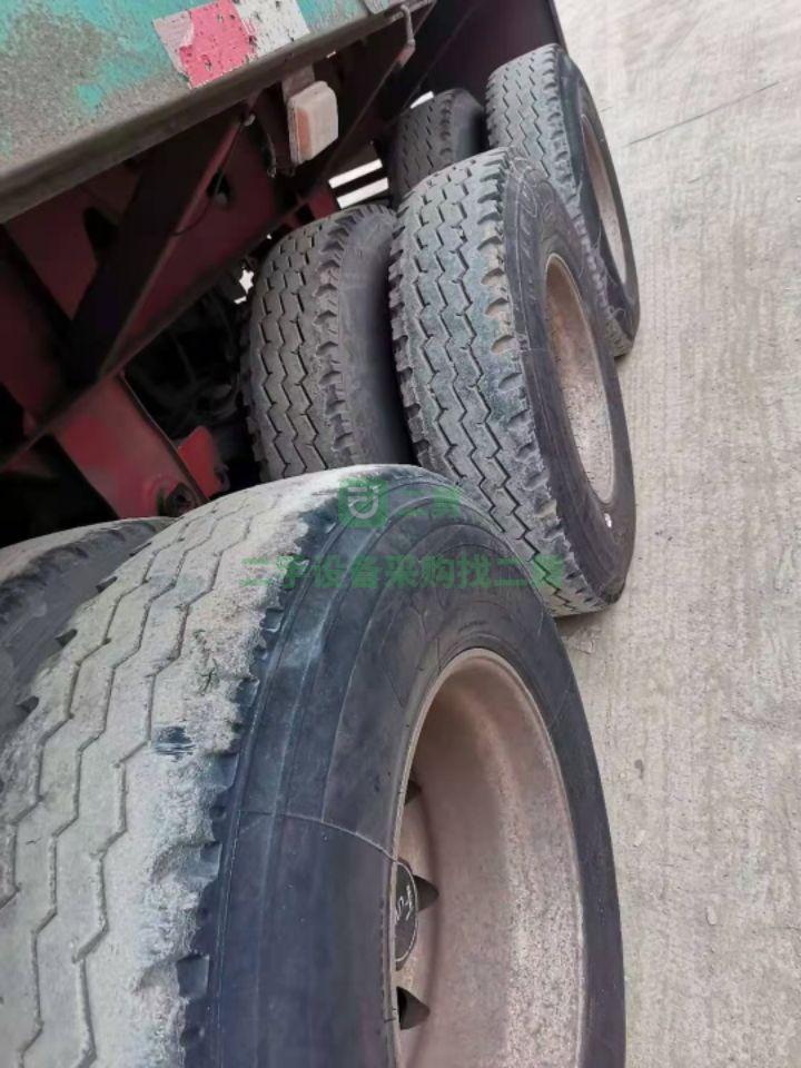 出售二手的國六浩瀚430馬力天然氣LNG牽引車