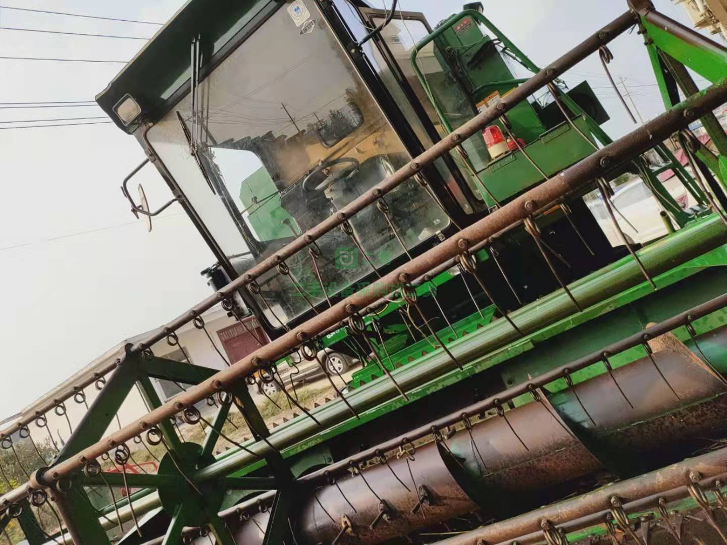 出售19年的迪爾1042收割機(jī)，六缸機(jī)