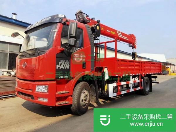 湖北出售二手解放J6單排隨車吊，大柴220馬力，陜齒8檔，通體三層大梁，貨箱6.1