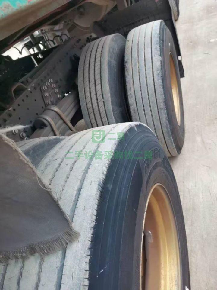 出售二手的國六浩瀚430馬力天然氣LNG牽引車