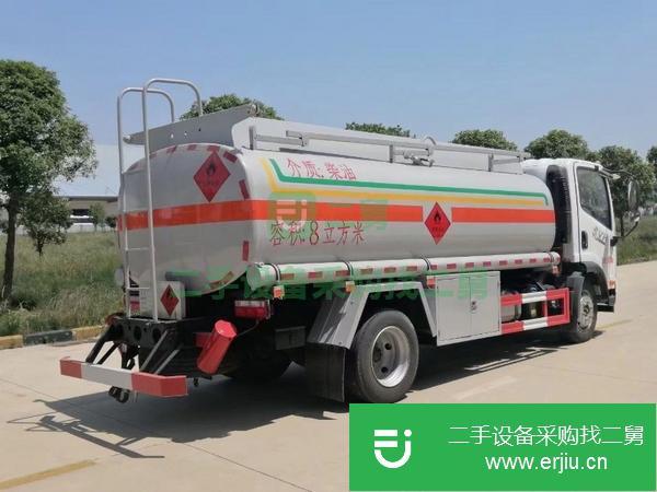 湖北出售二手解放8噸油罐車濰柴140馬力發動機