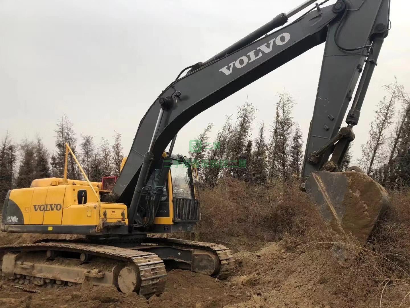 出售一臺沃爾沃210挖掘機2016年的
