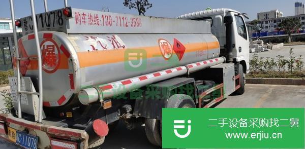 重慶出售二手2噸東風多利卡油罐車全柴88馬力的發動機