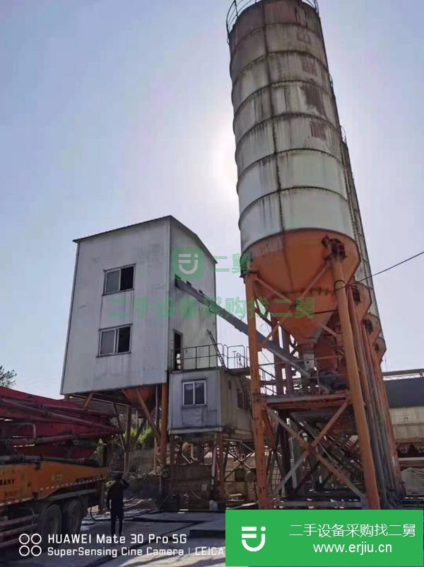 山東出售14年中聯重科180攪拌站 免基礎 4個200噸片狀水泥罐。大傾角上料